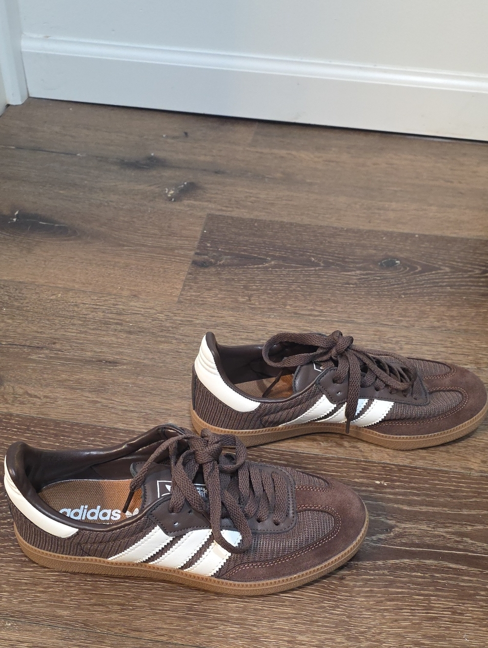Womens Adidas OG Earth Strata Sneakers Size 6 Euc
